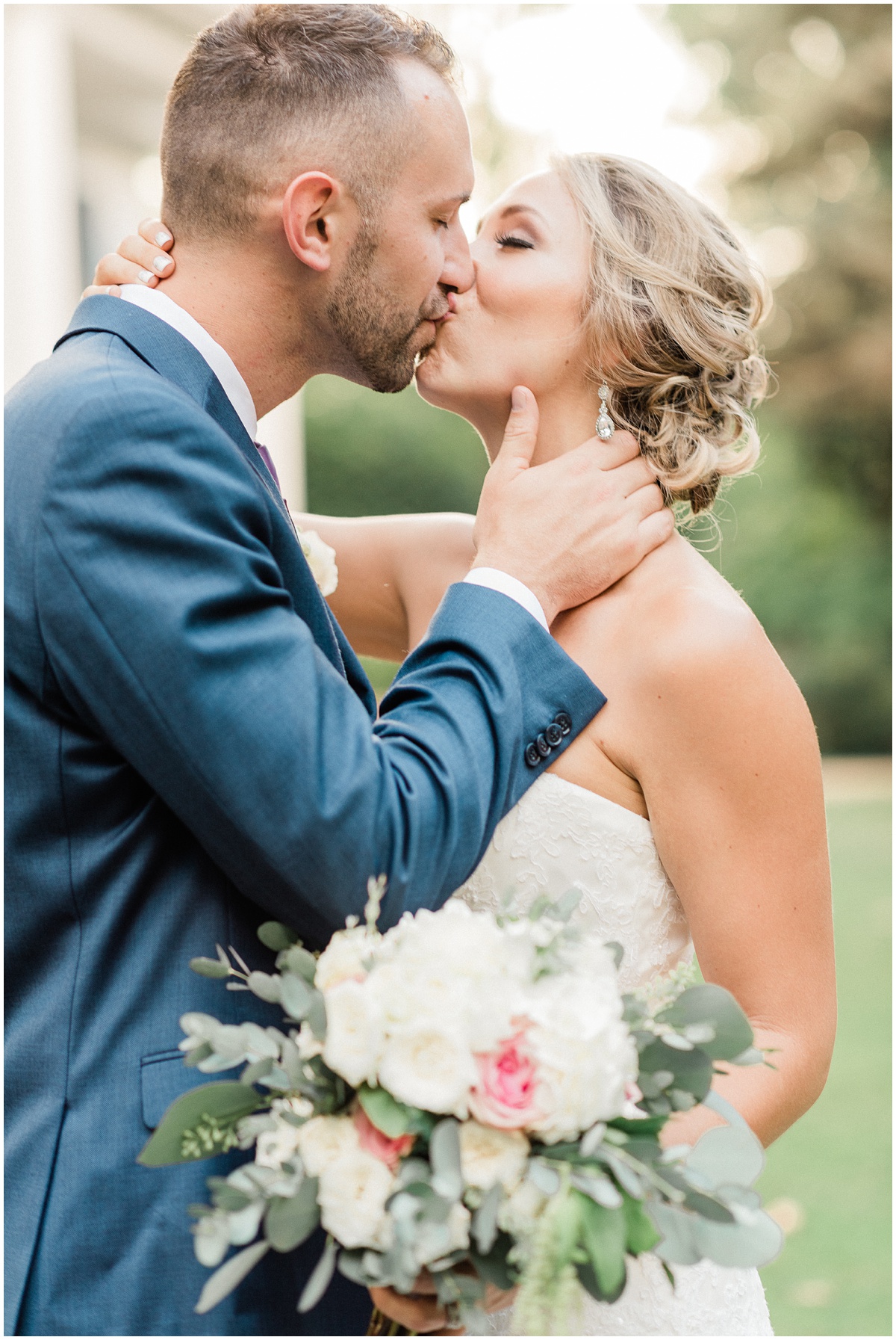 Bride and Groom kissing | Duncan Estate 