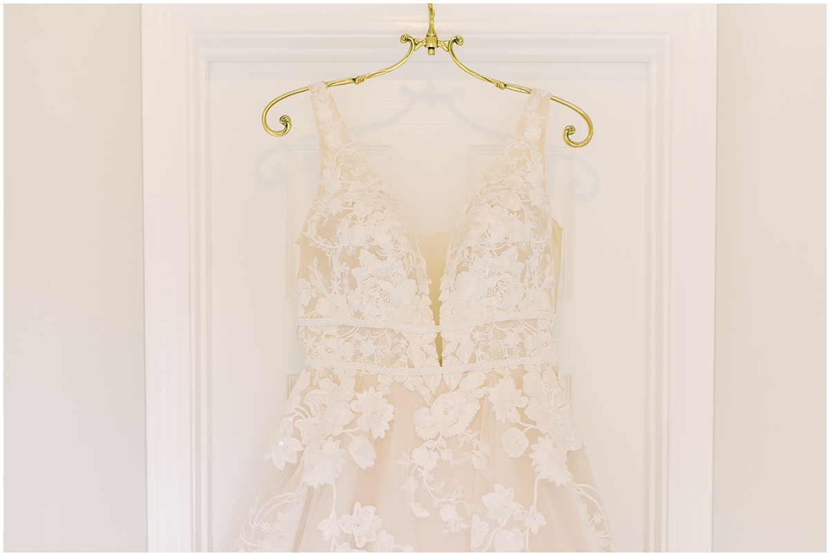 Fine art bridal details, wedding dress.